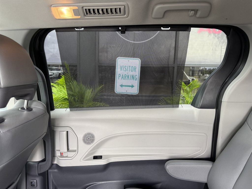 Used 2023 Toyota Sienna XLE image 19