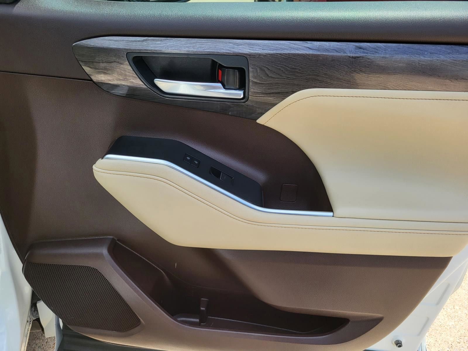 Used 2020 Toyota Highlander Limited FWD image 7