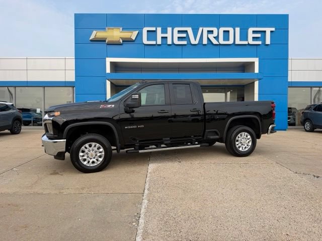 Used 2022 Chevrolet Silverado 2500 LT w/ Convenience Package AWD/4WD image 2