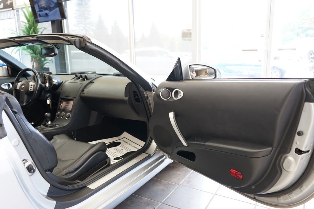 Used 2004 Nissan 350Z Touring RWD image 43