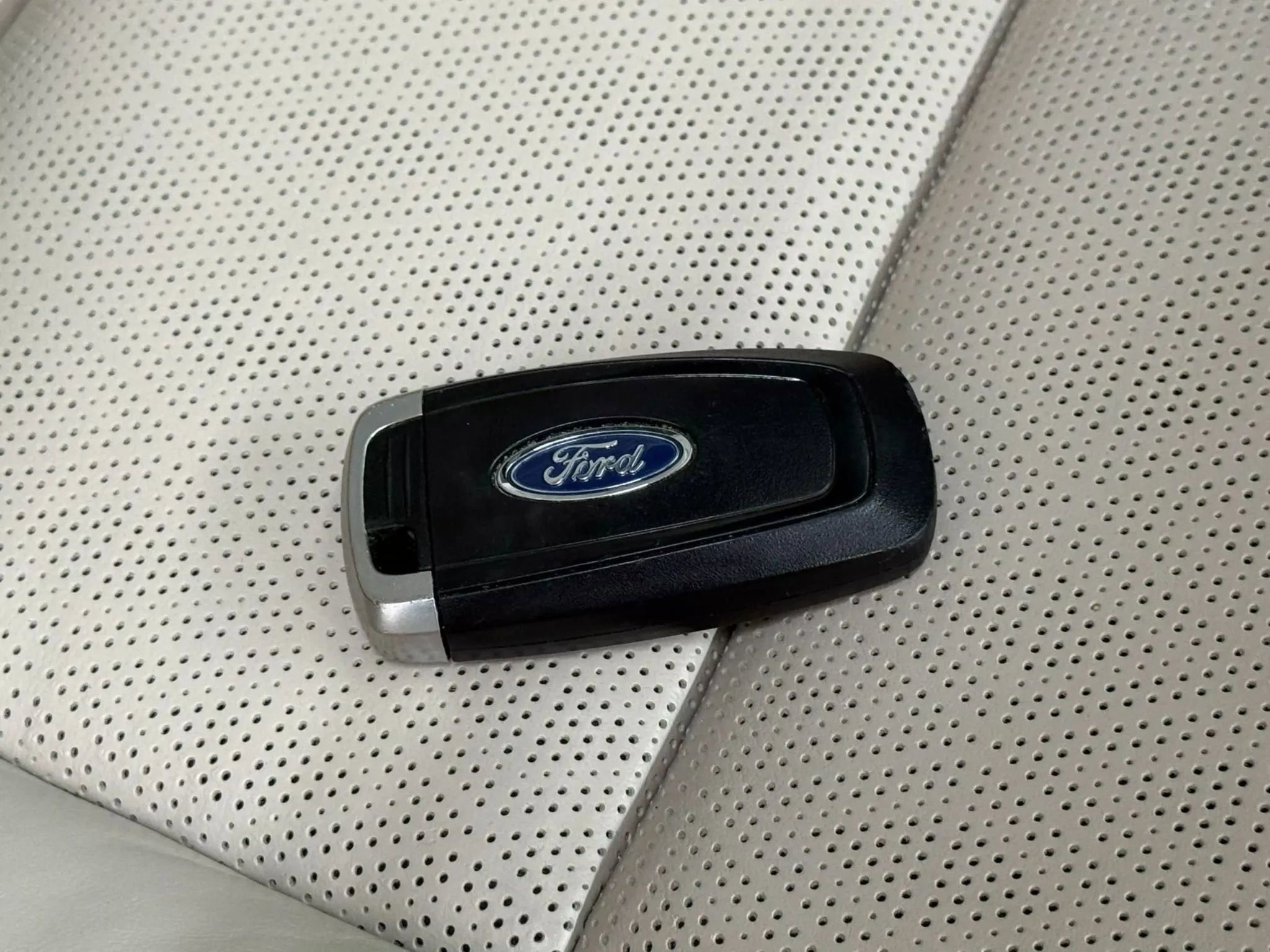 Used 2020 Ford Explorer Platinum w/ Premium Technology Package image 61