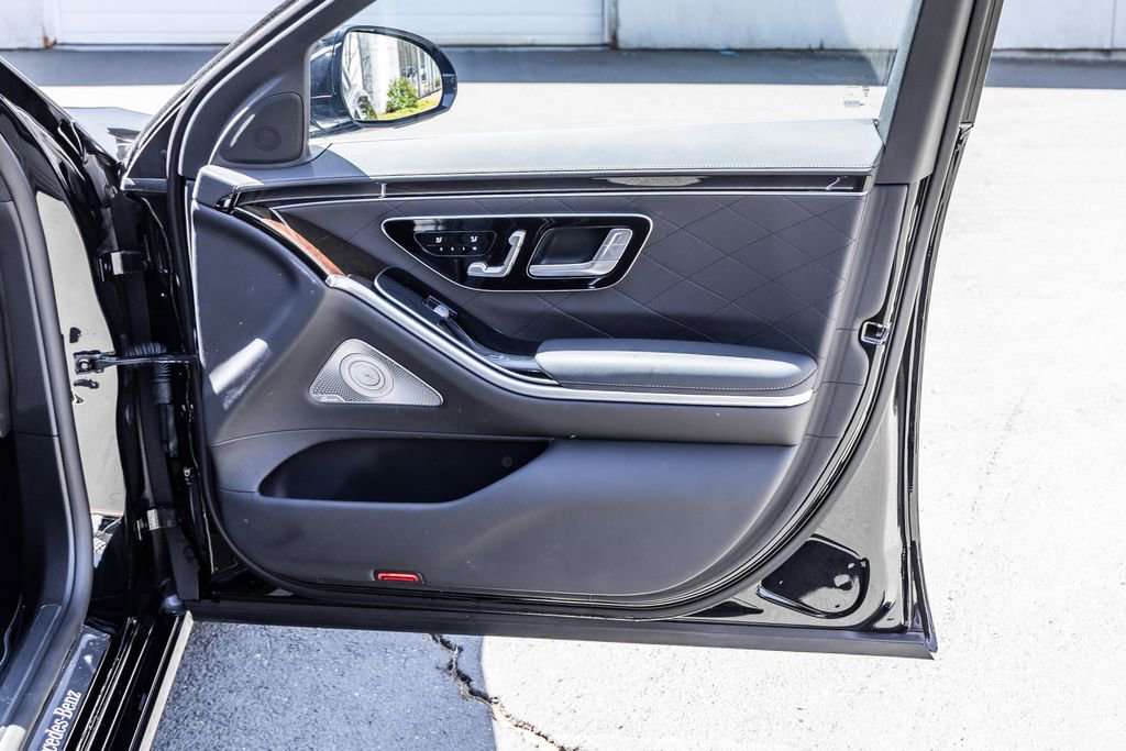 Used 2024 Mercedes-Benz S 580e 4MATIC Sedan image 16
