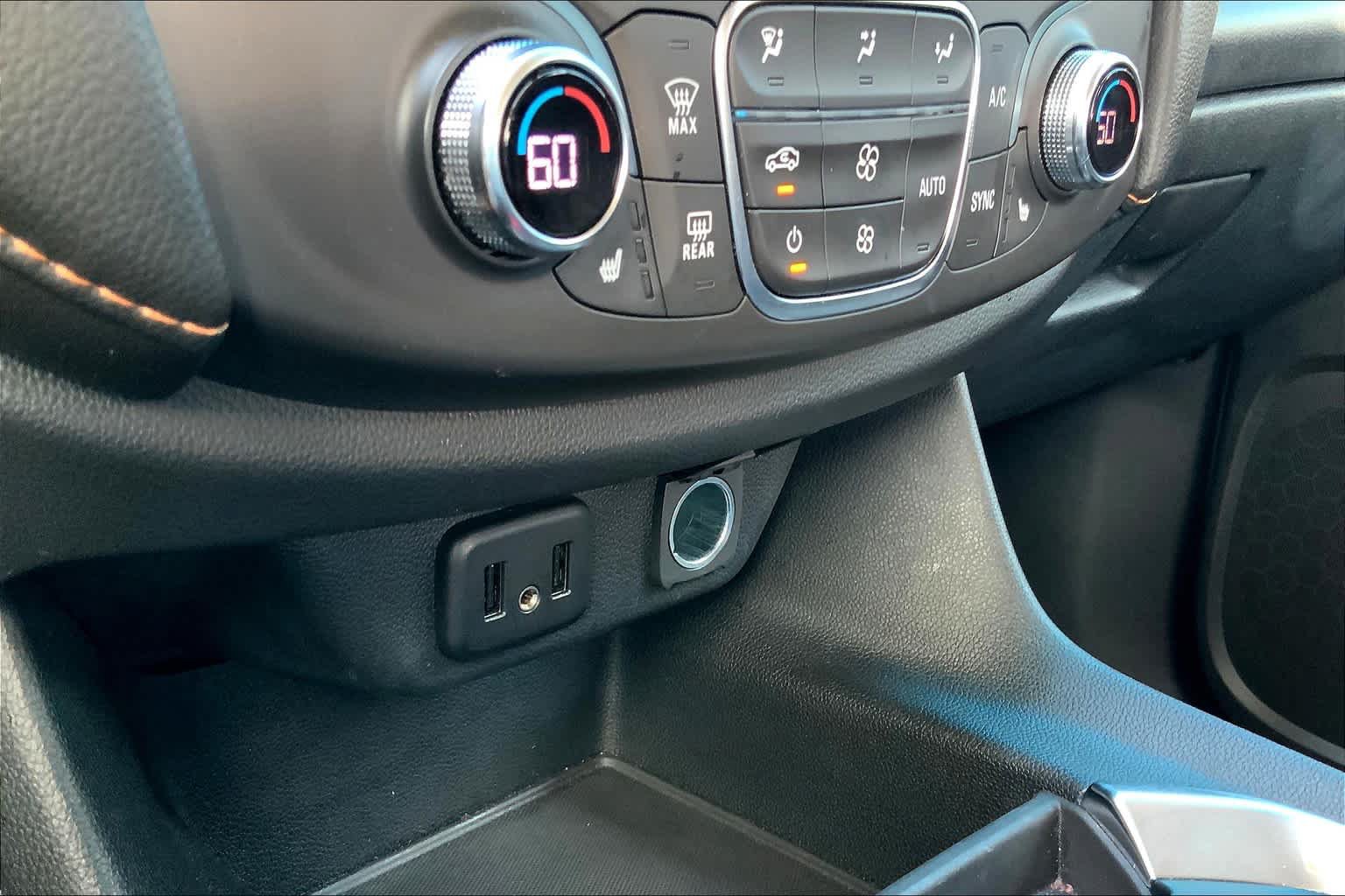 Used 2019 Chevrolet Traverse LT FWD image 31