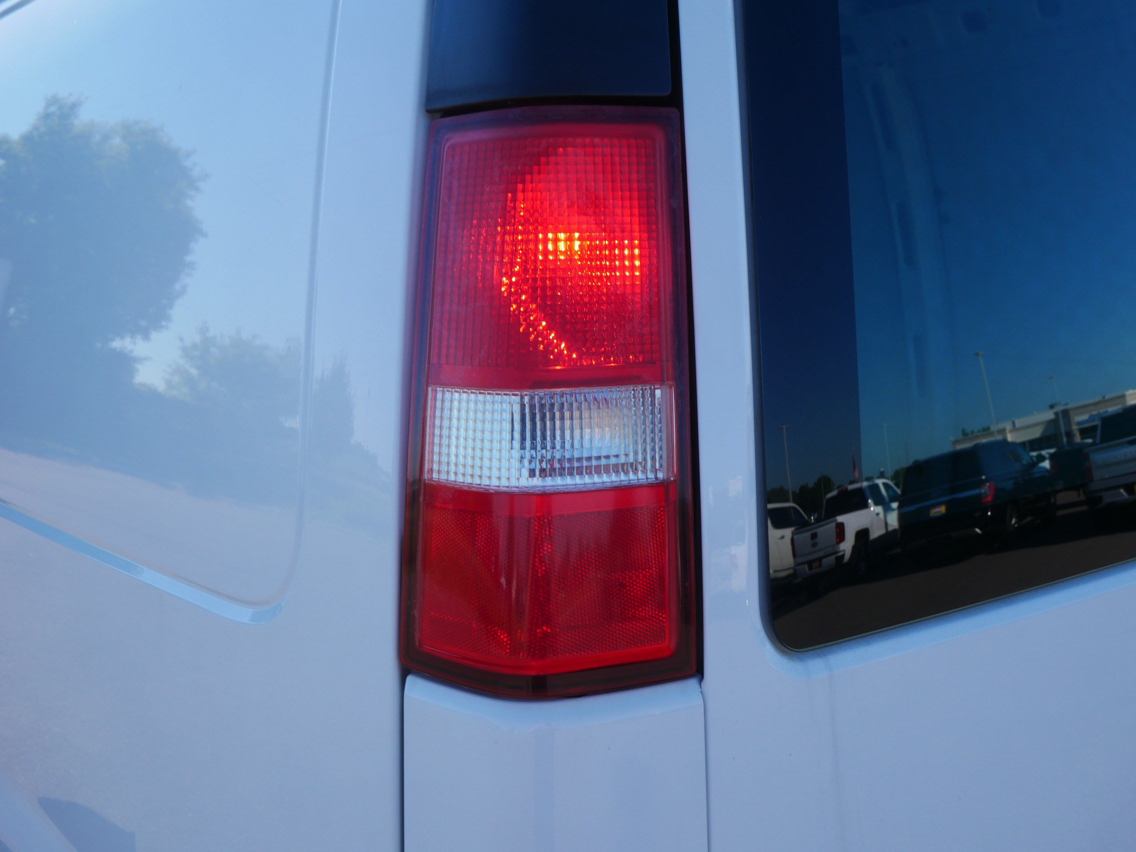 Used 2016 Chevrolet Express 3500 Extended RWD image 17