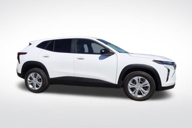 Certified 2025 Chevrolet Trax LS image 12