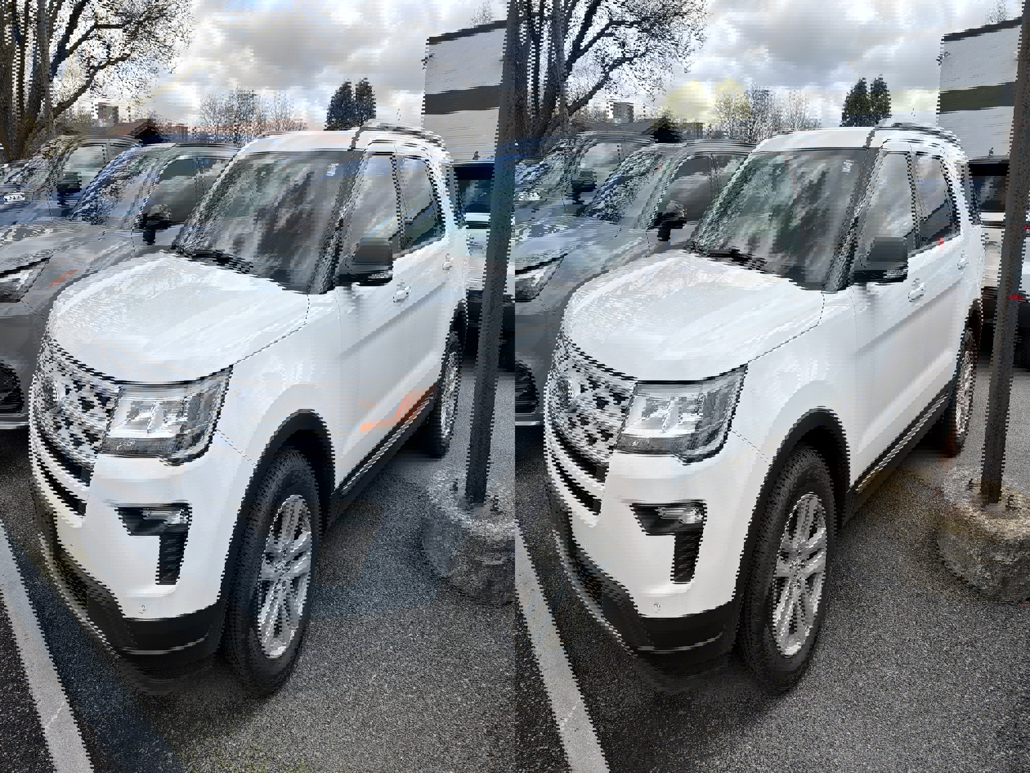 Used 2019 Ford Explorer XLT w/ Equipment Group 202A AWD/4WD image 4