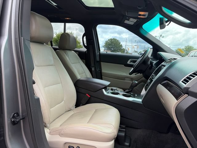 Used 2014 Ford Explorer Limited w/ Equipment Group 301A AWD/4WD image 22