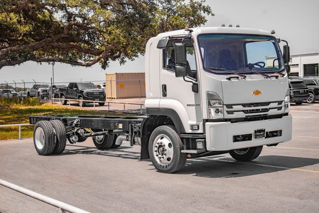 New 2024 Chevrolet Low Cab Forward 6500XD RWD image 3