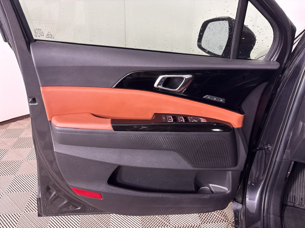 Used 2024 Kia Carnival SX FWD image 16