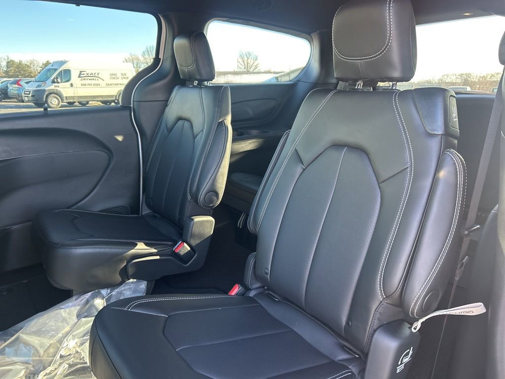 New 2026 Chrysler Voyager LX FWD image 12
