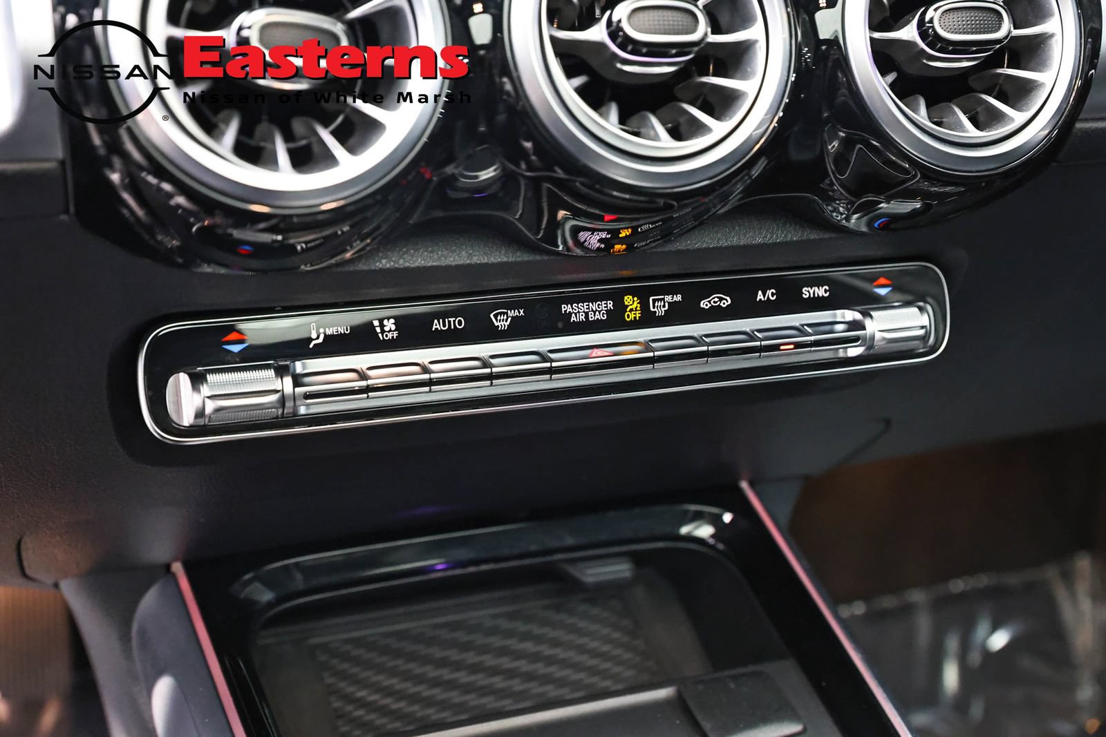 Used 2025 Mercedes-Benz GLB 250 w/ Exclusive Package image 19