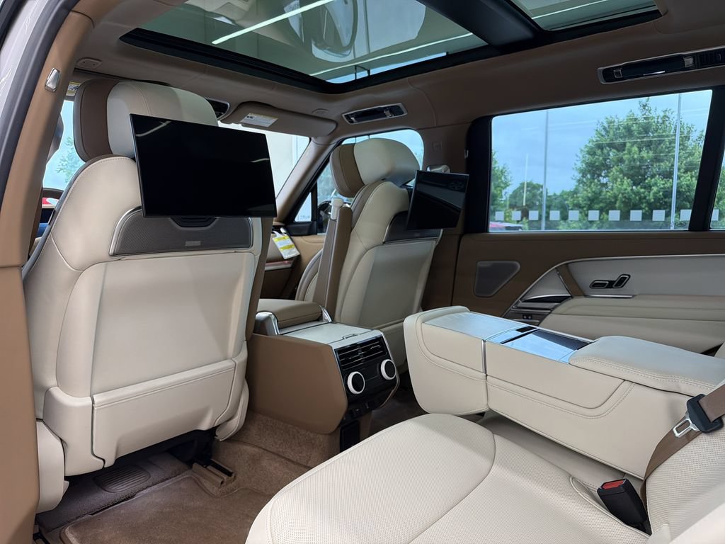 New 2026 Land Rover Range Rover SV AWD/4WD image 10