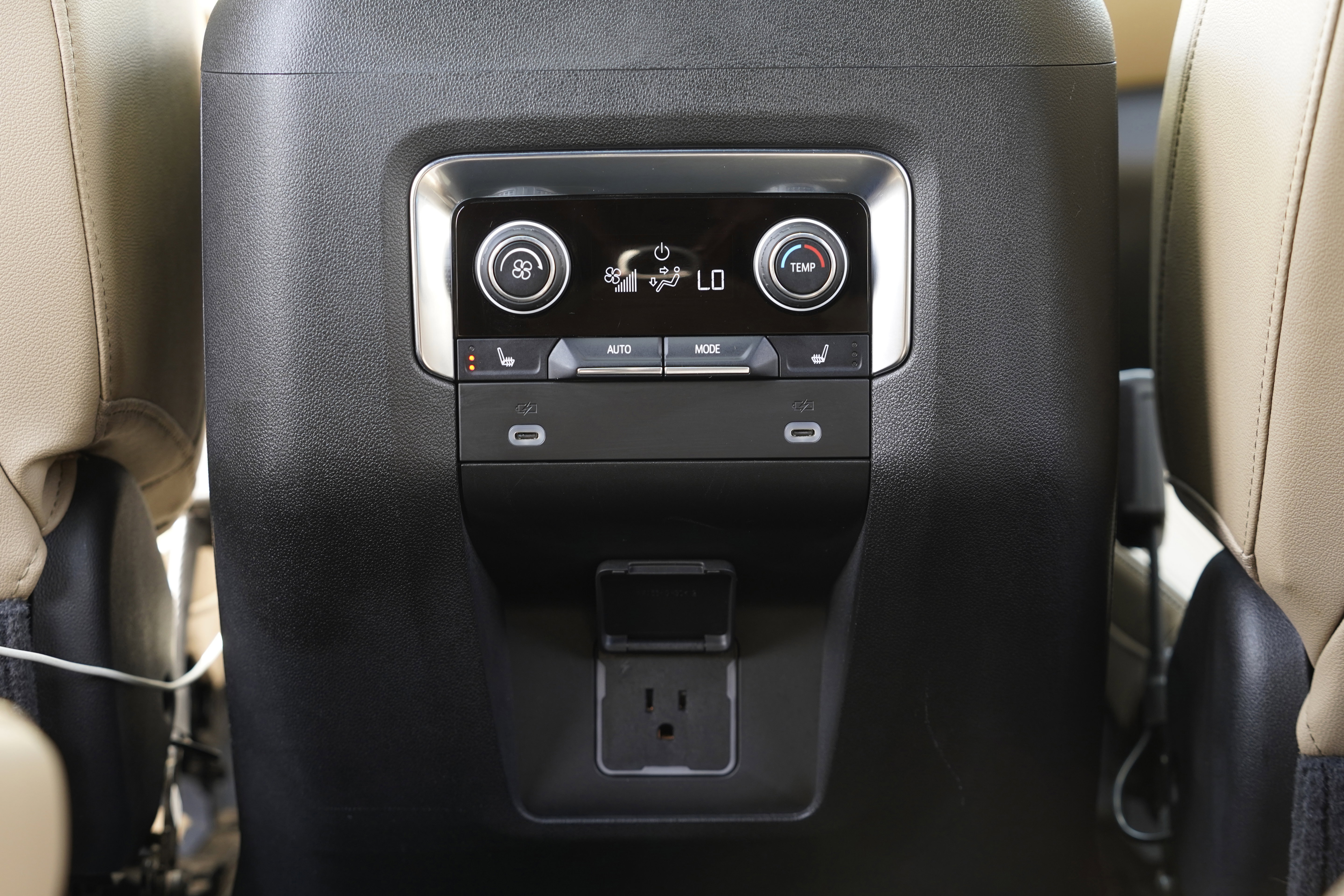 Used 2021 Chevrolet Suburban Premier w/ Premium Package RWD image 15