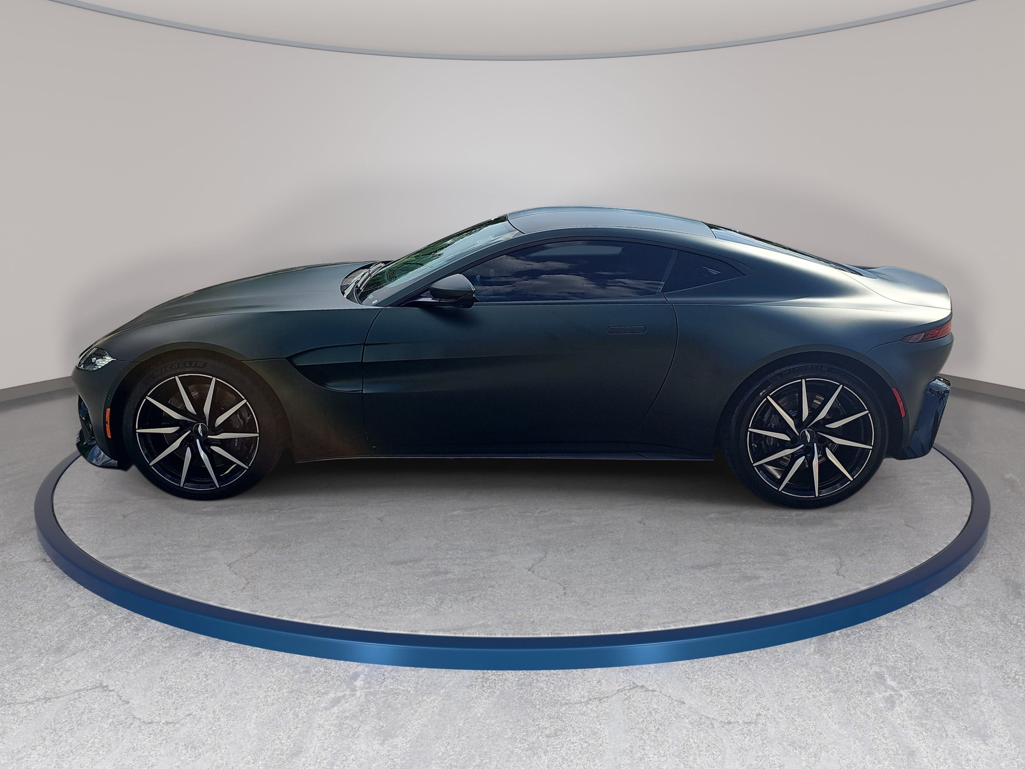 Used 2019 Aston Martin V8 Vantage Coupe RWD image 8