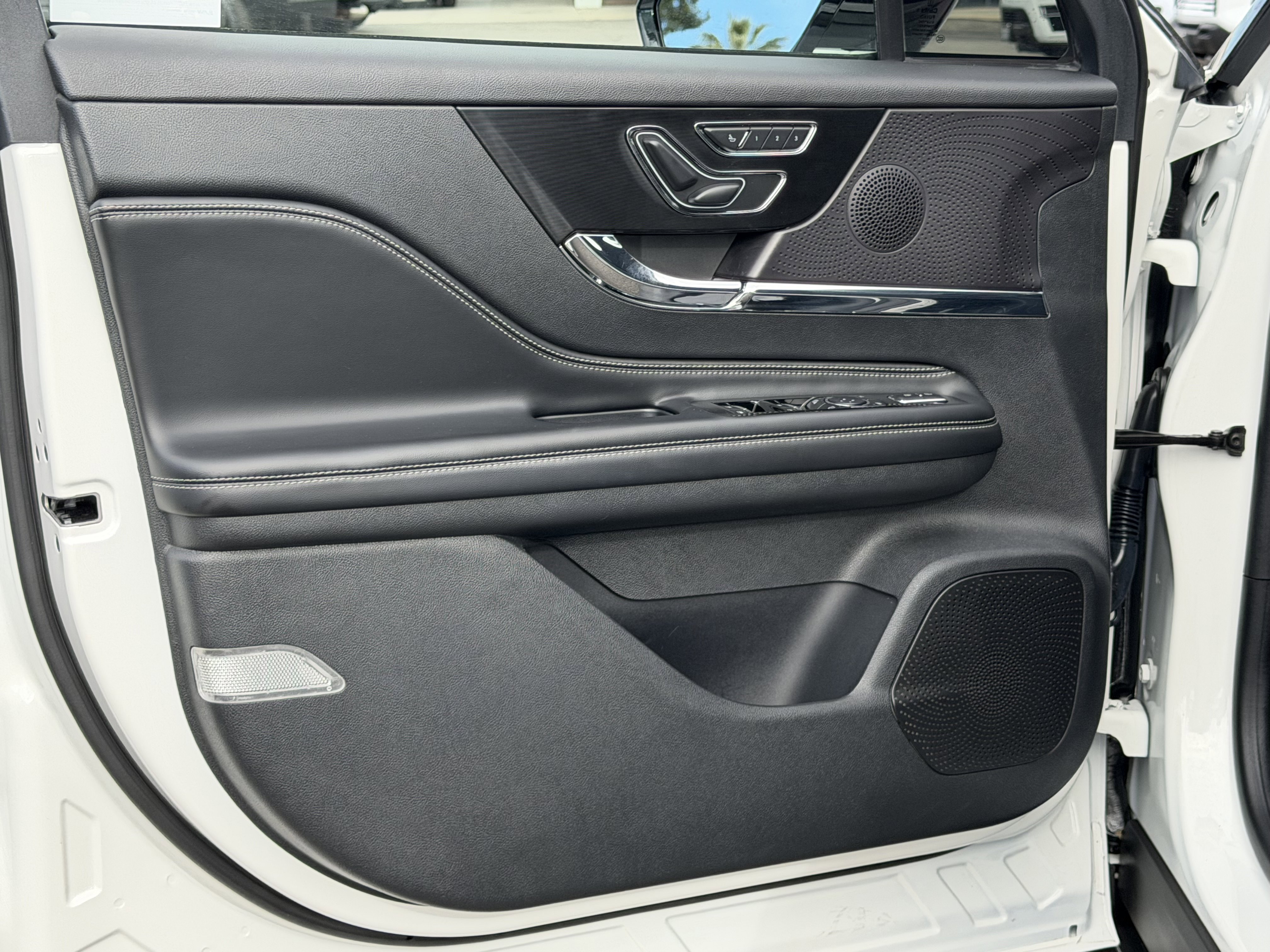 Certified 2023 Lincoln Corsair FWD image 13