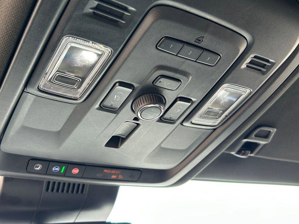 Used 2023 GMC Yukon XL Denali image 33