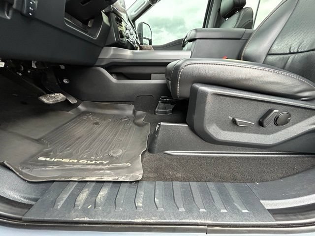 Used 2025 Ford F350 Lariat w/ Black Appearance Package AWD/4WD image 36