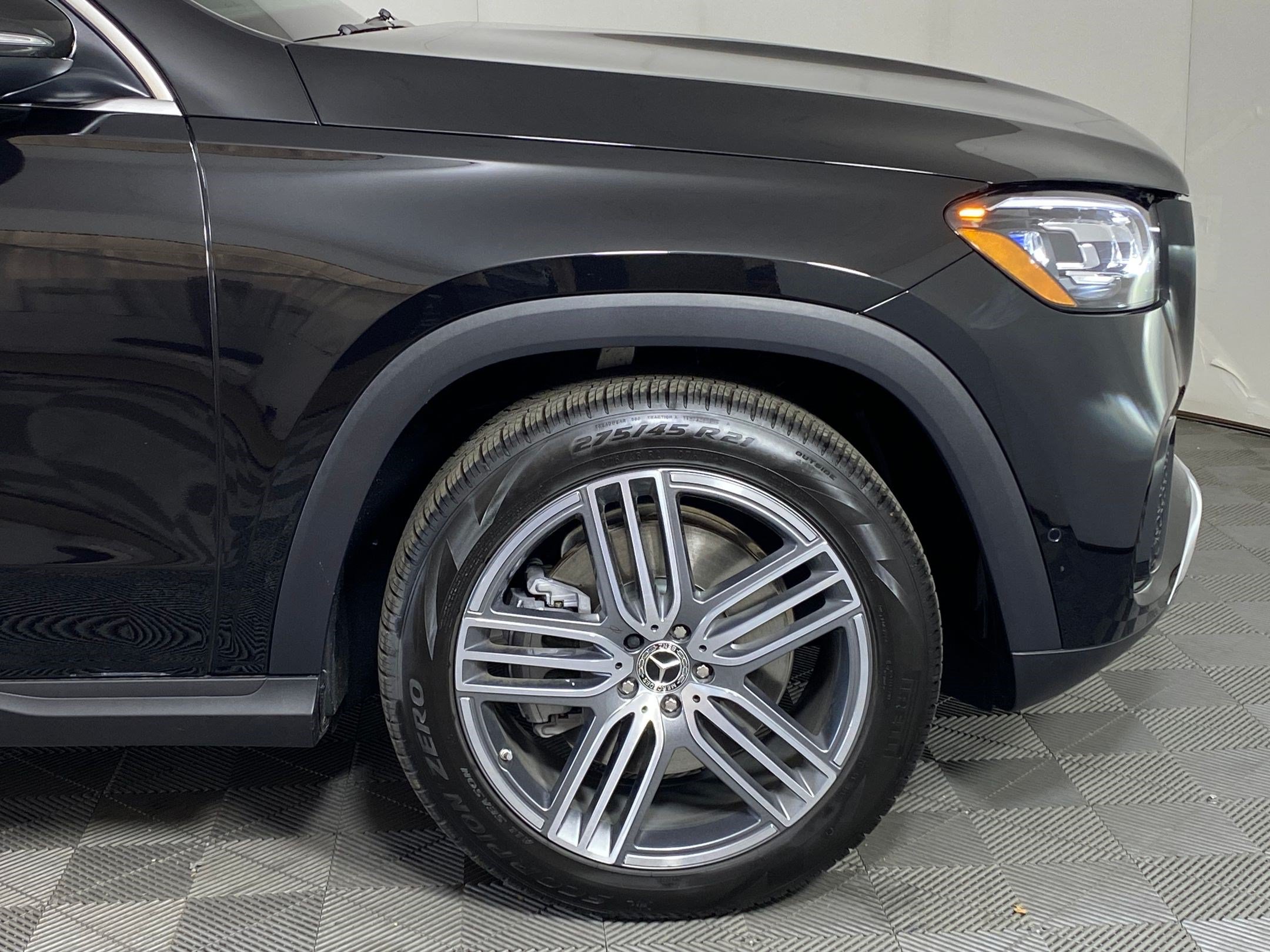 Used 2025 Mercedes-Benz GLS 450 4MATIC image 10