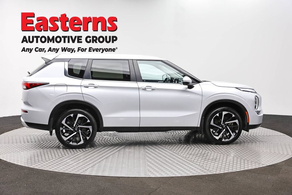 Used 2024 Mitsubishi Outlander SE AWD/4WD image 4