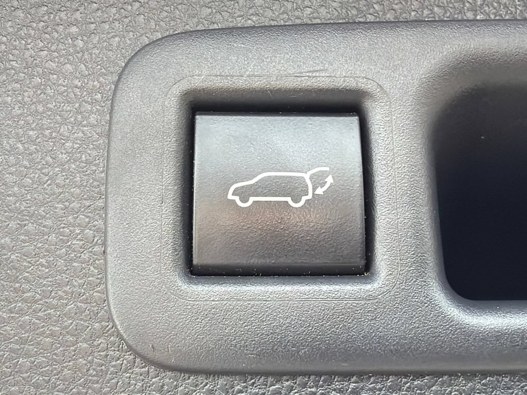 Used 2020 Toyota Highlander Platinum FWD image 19