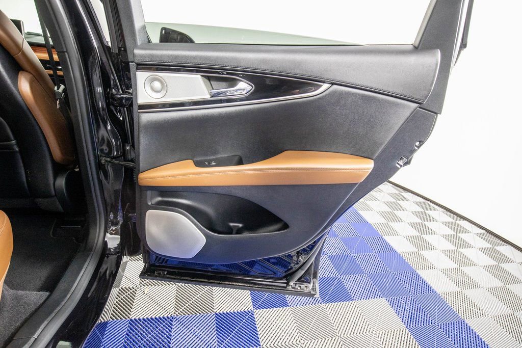 Used 2022 Lincoln Nautilus Reserve w/ Equipment Group 202A image 15