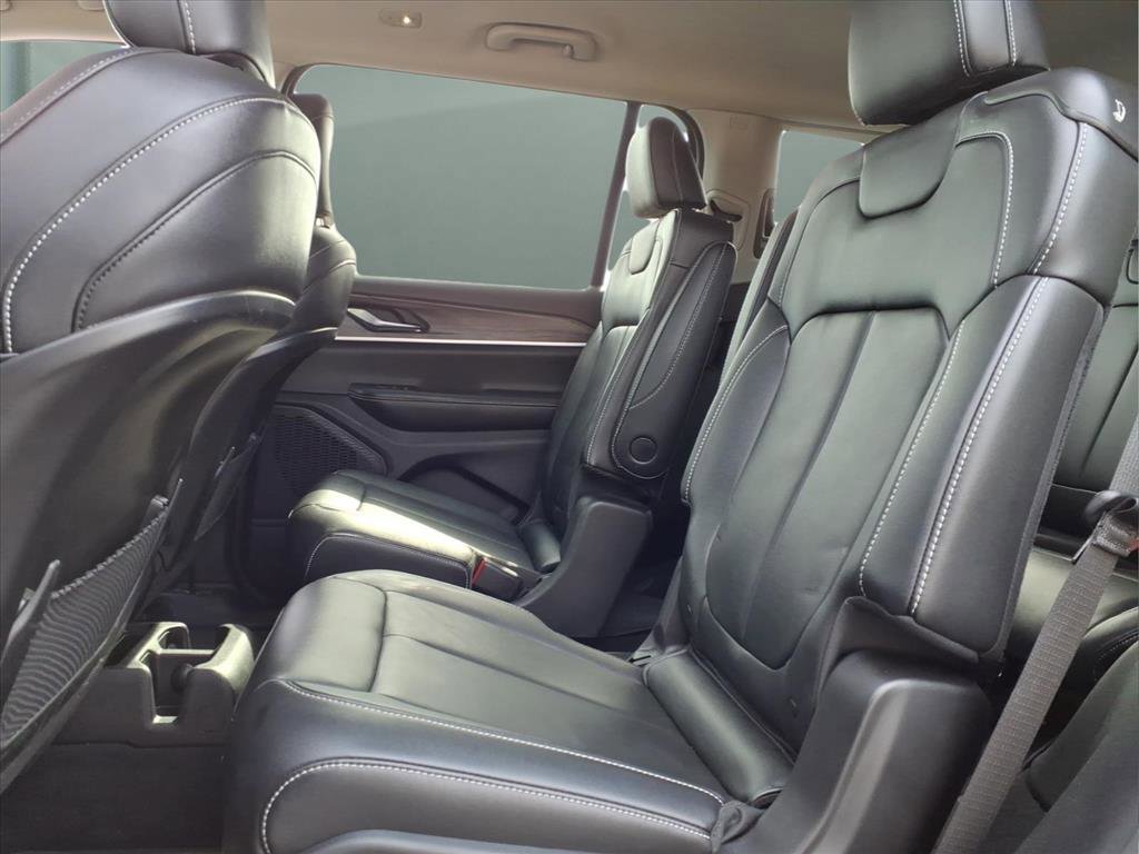 Used 2023 Jeep Grand Cherokee L Limited w/ Black Appearance Package image 14