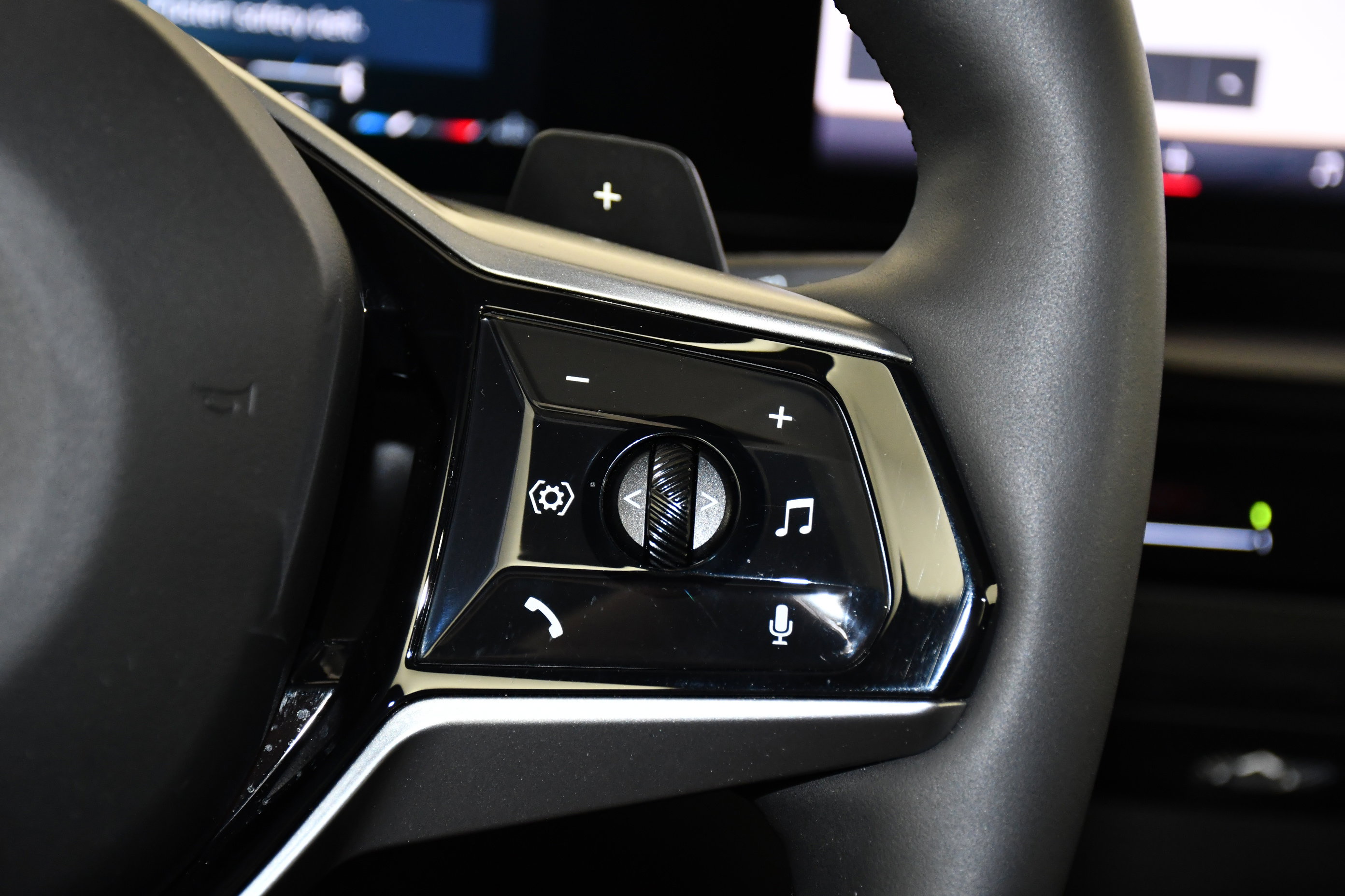 Used 2025 BMW 530i xDrive image 21