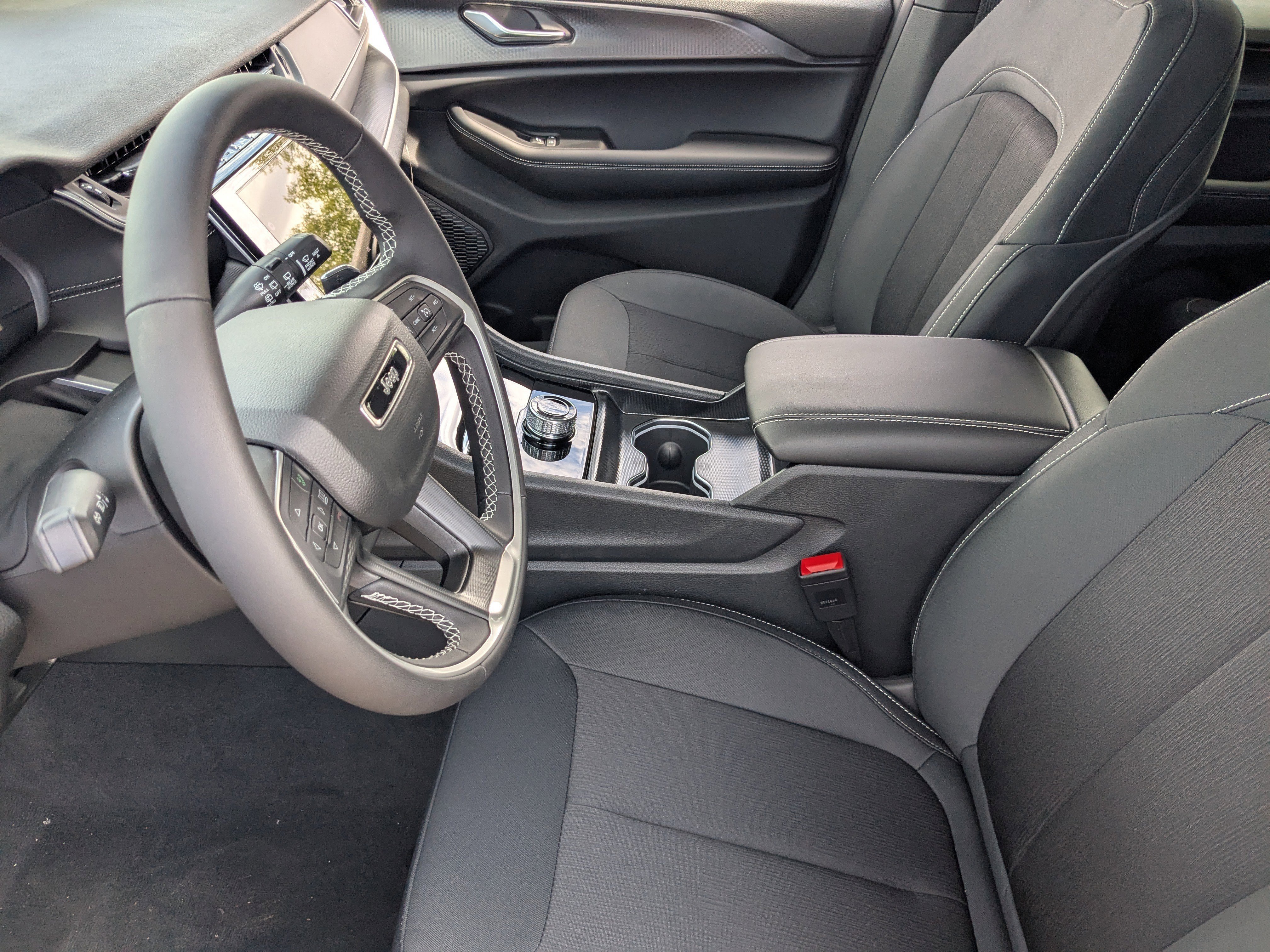 New 2025 Jeep Grand Cherokee L Laredo image 16