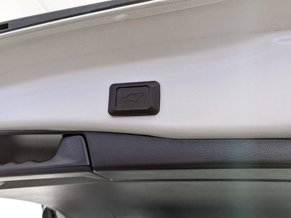 Used 2023 Toyota RAV4 XLE Premium image 51