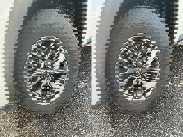 Used 2022 Nissan Rogue S image 34