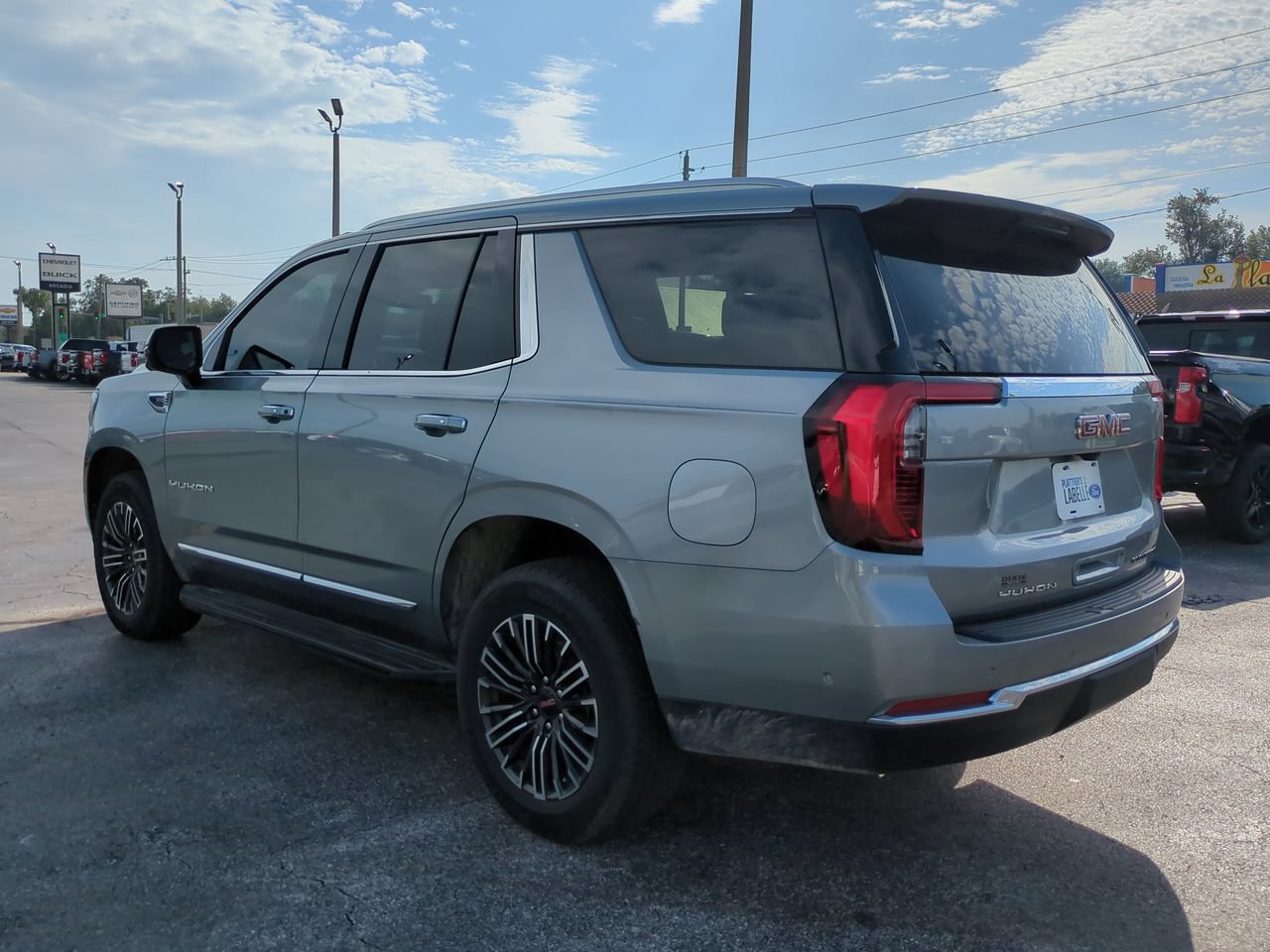 Used 2025 GMC Yukon Elevation AWD/4WD image 6