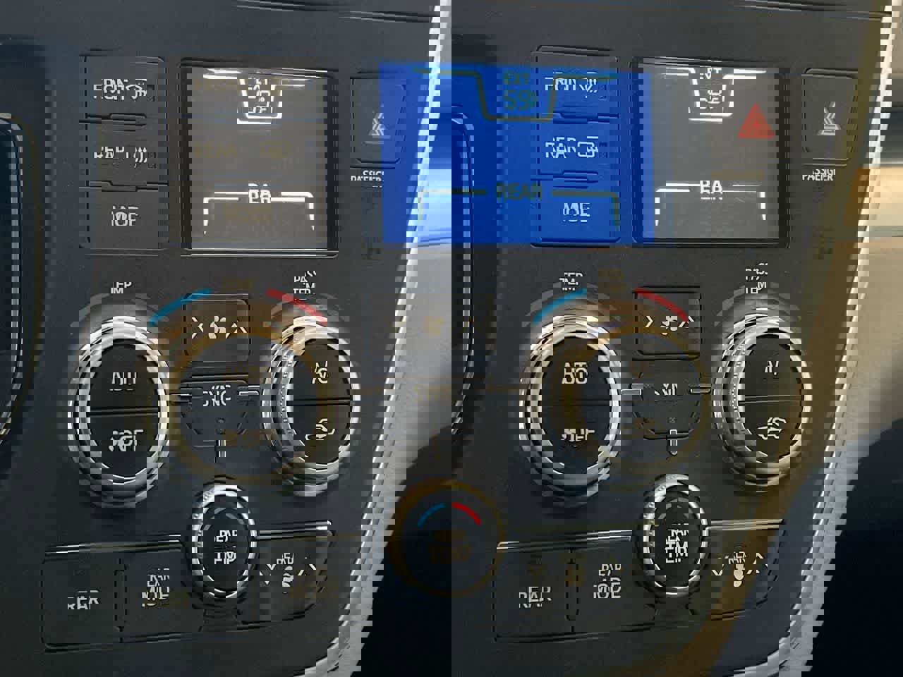 Used 2015 Toyota Sienna LE image 18