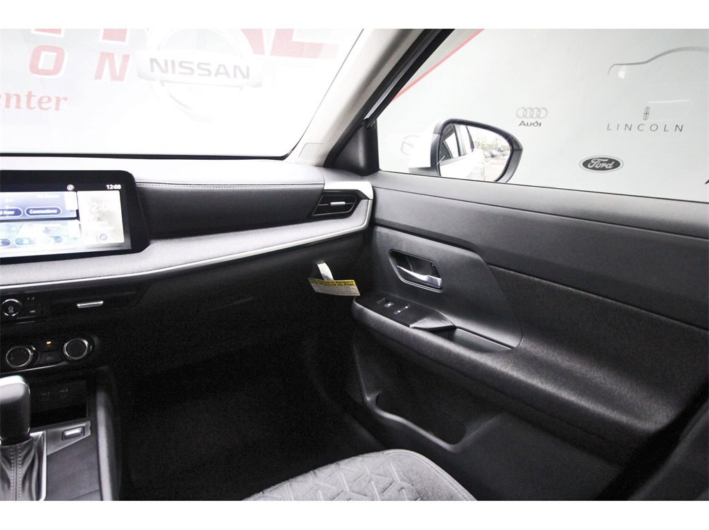 Used 2025 Nissan Kicks SV image 8