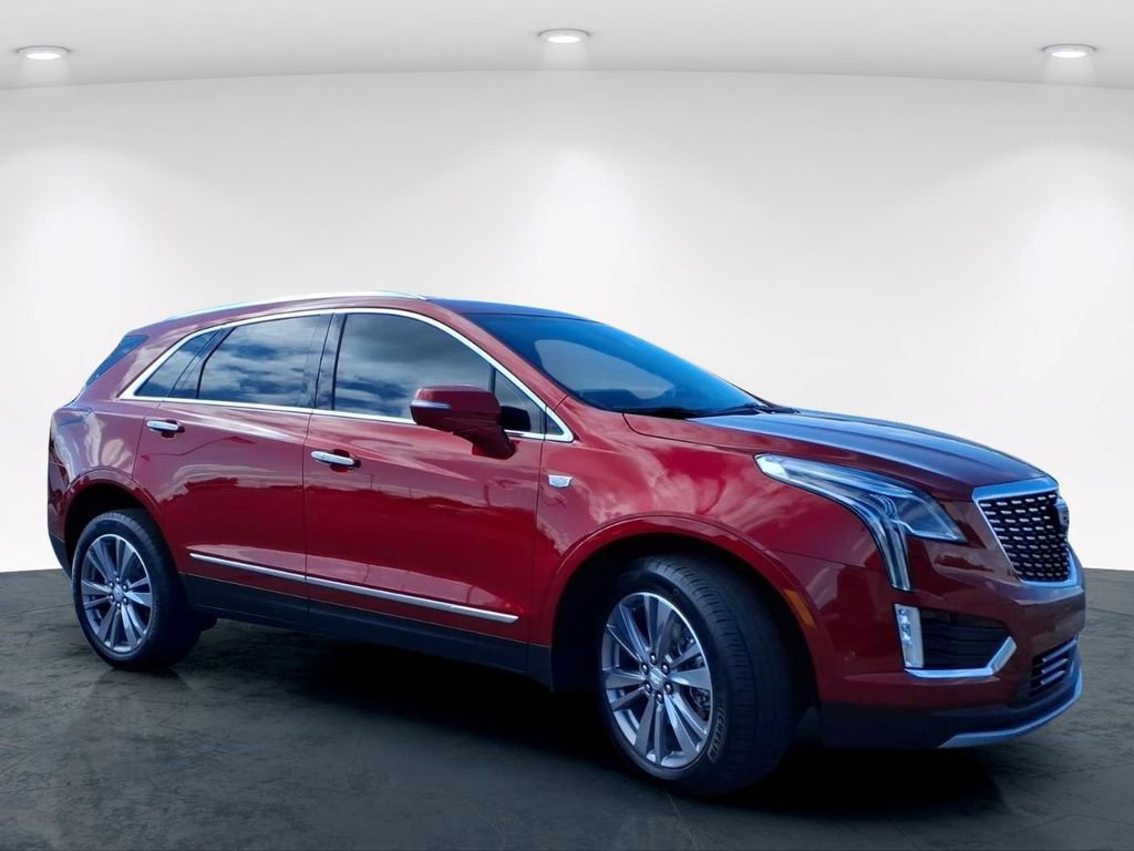 Used 2025 Cadillac XT5 Premium Luxury w/ Technology Package AWD/4WD image 4