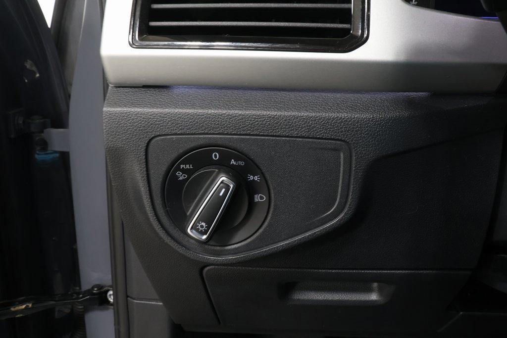 Used 2022 Volkswagen Atlas Cross Sport SEL Premium R-Line image 18