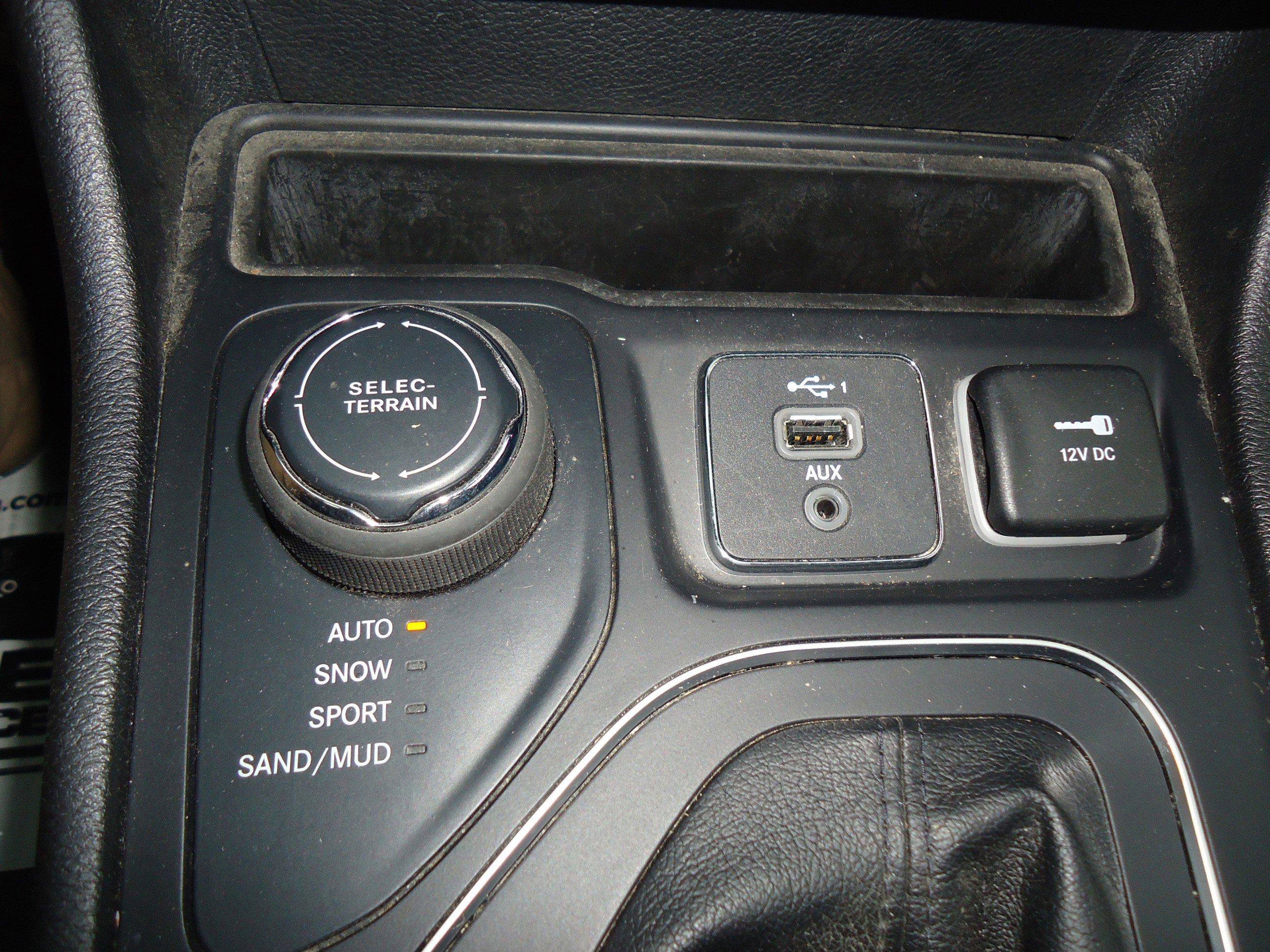 Used 2021 Jeep Cherokee Latitude Lux w/ Comfort/Convenience Group image 21