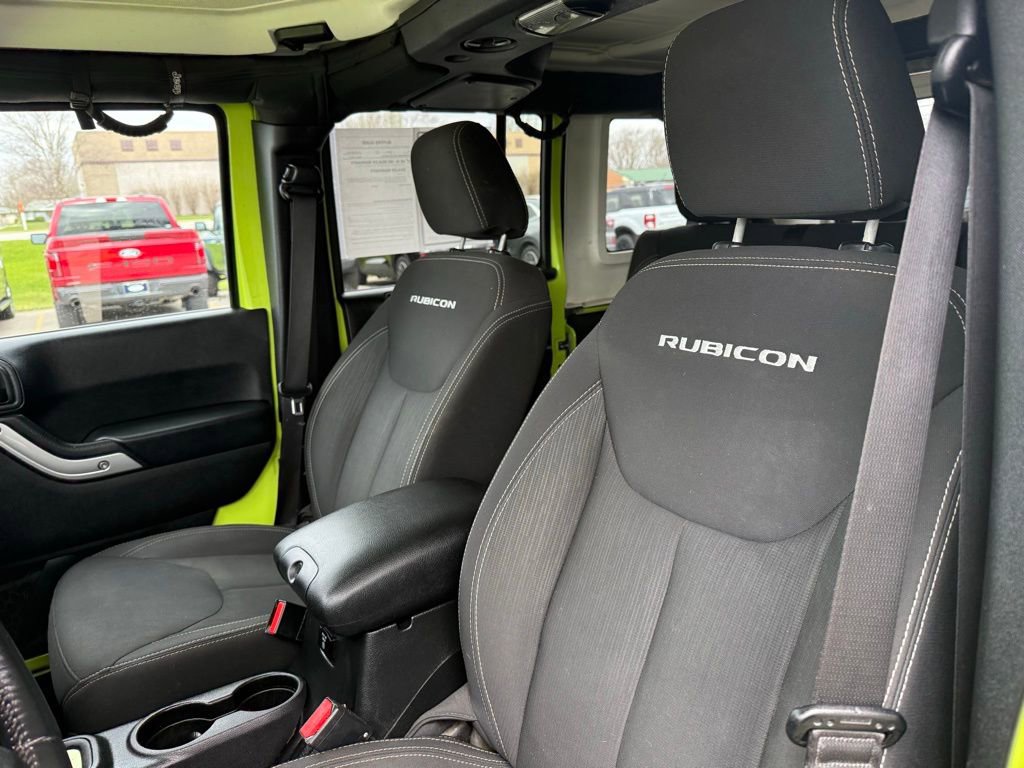 Used 2016 Jeep Wrangler Unlimited Rubicon w/ Connectivity Group image 3