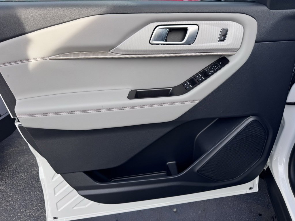 Used 2025 Ford Explorer Active w/ Active Comfort Package image 21