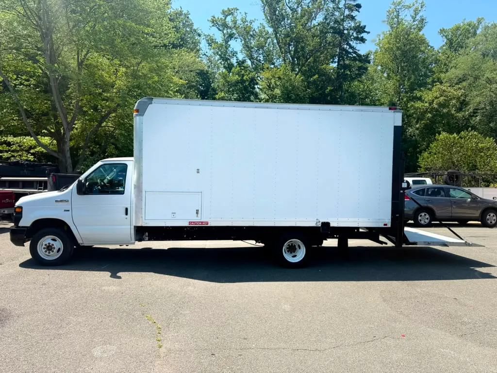 Used 2009 Ford E-350 and Econoline 350 Super Duty RWD image 4