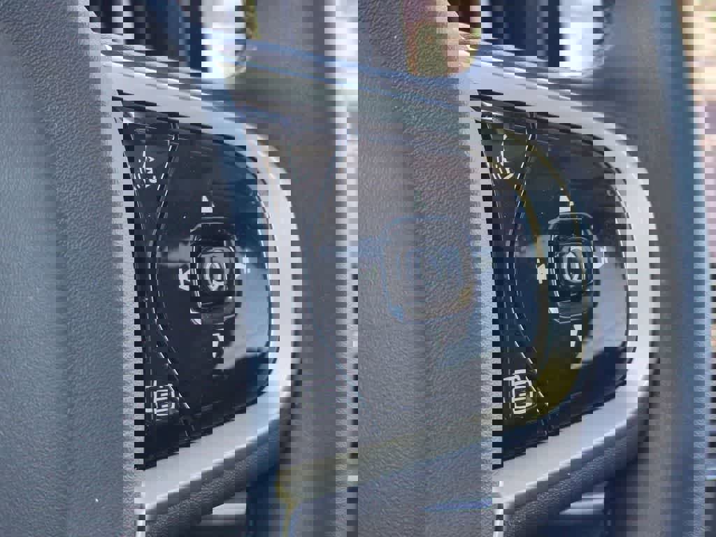 Certified 2025 Volvo XC90 B5 Core w/ Protection Package Premier image 24