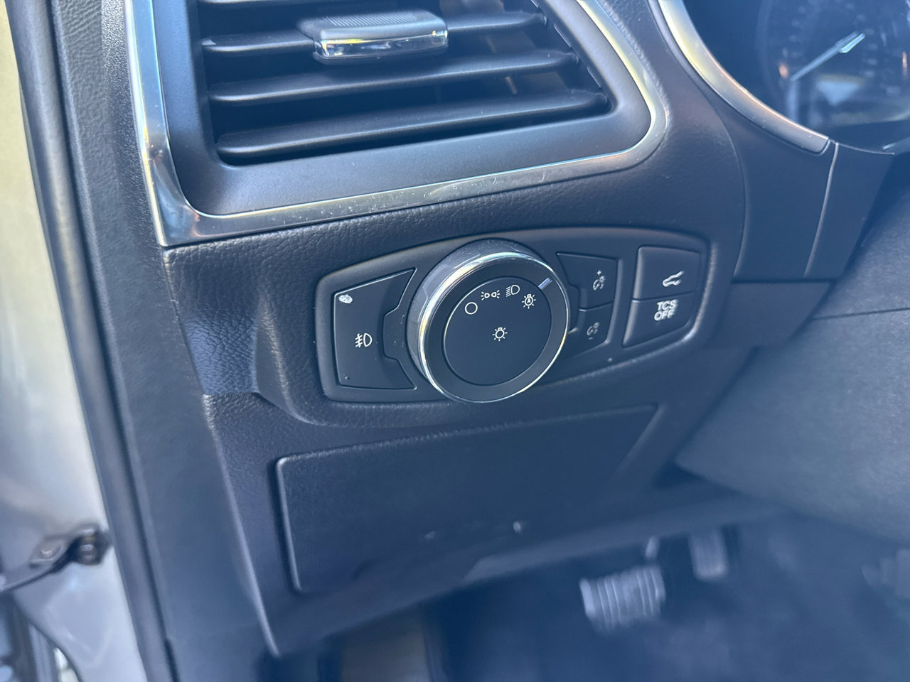 Used 2020 Ford Edge Titanium image 13