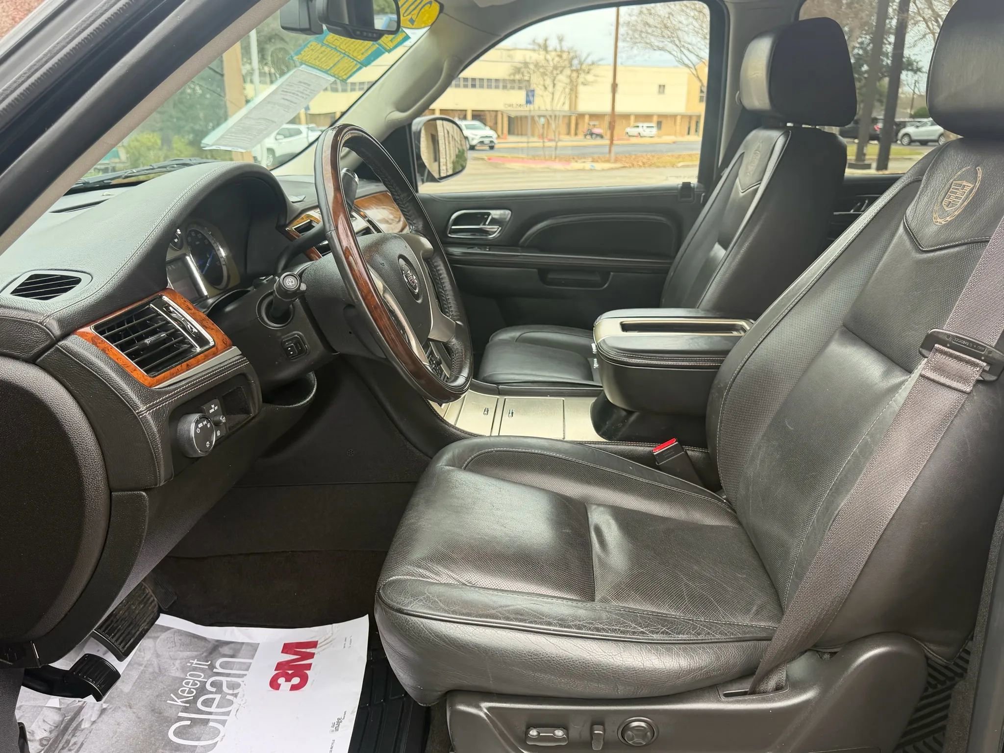 Used 2014 Cadillac Escalade Platinum image 9