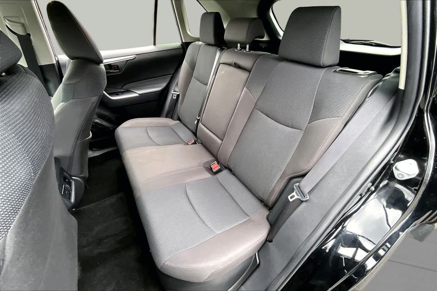 Used 2025 Toyota RAV4 LE AWD/4WD image 19
