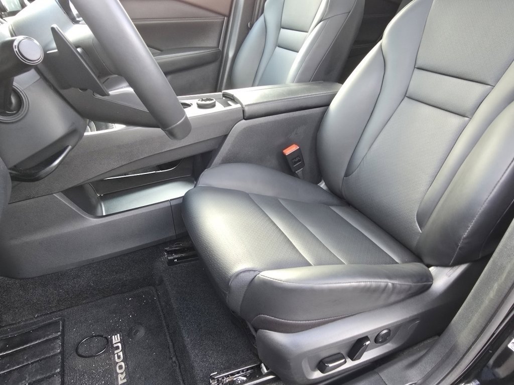 Used 2023 Nissan Rogue SV w/ SV Premium B Package image 22