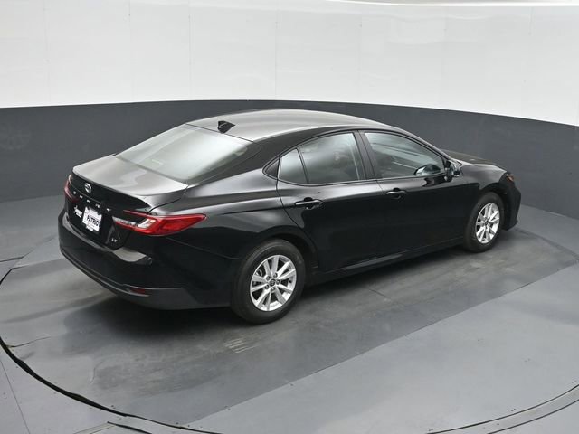 Used 2025 Toyota Camry LE FWD image 30