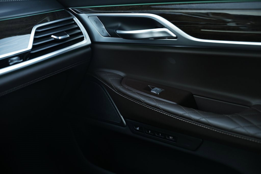 Used 2022 BMW 750i xDrive w/ Luxury Rear Seating Package image 46