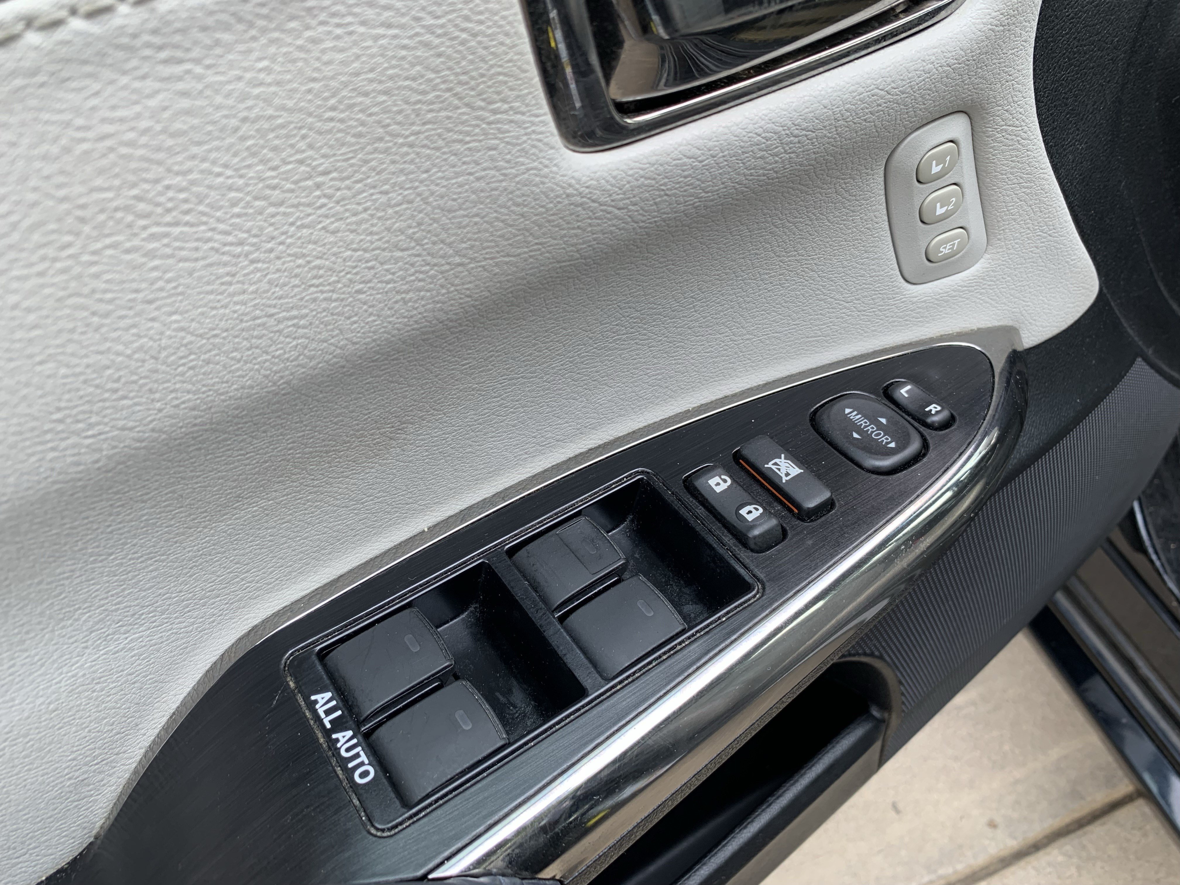 Used 2013 Toyota Avalon XLE Touring FWD image 11