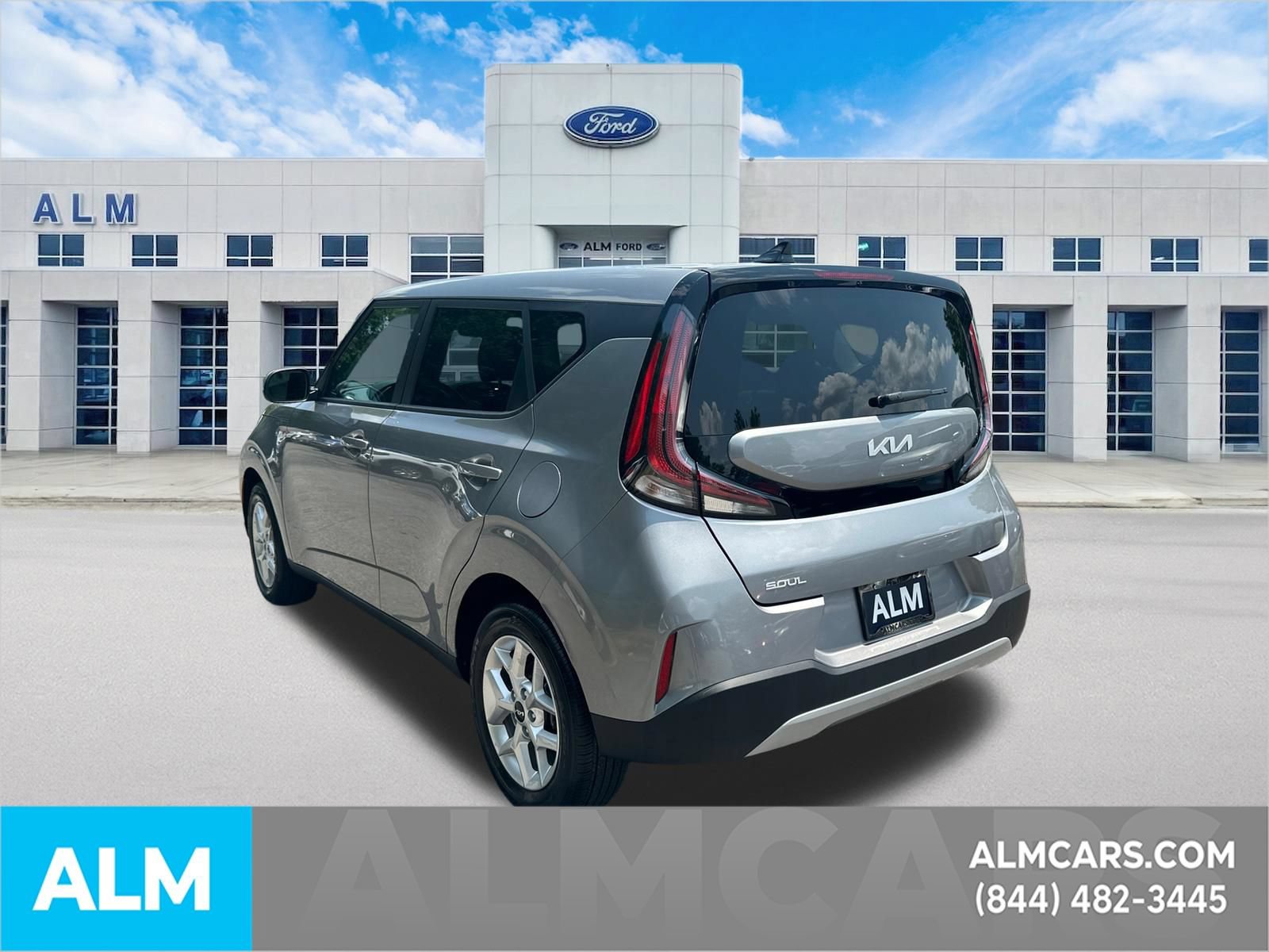 Used 2025 Kia Soul LX w/ LX Technology Package FWD image 8