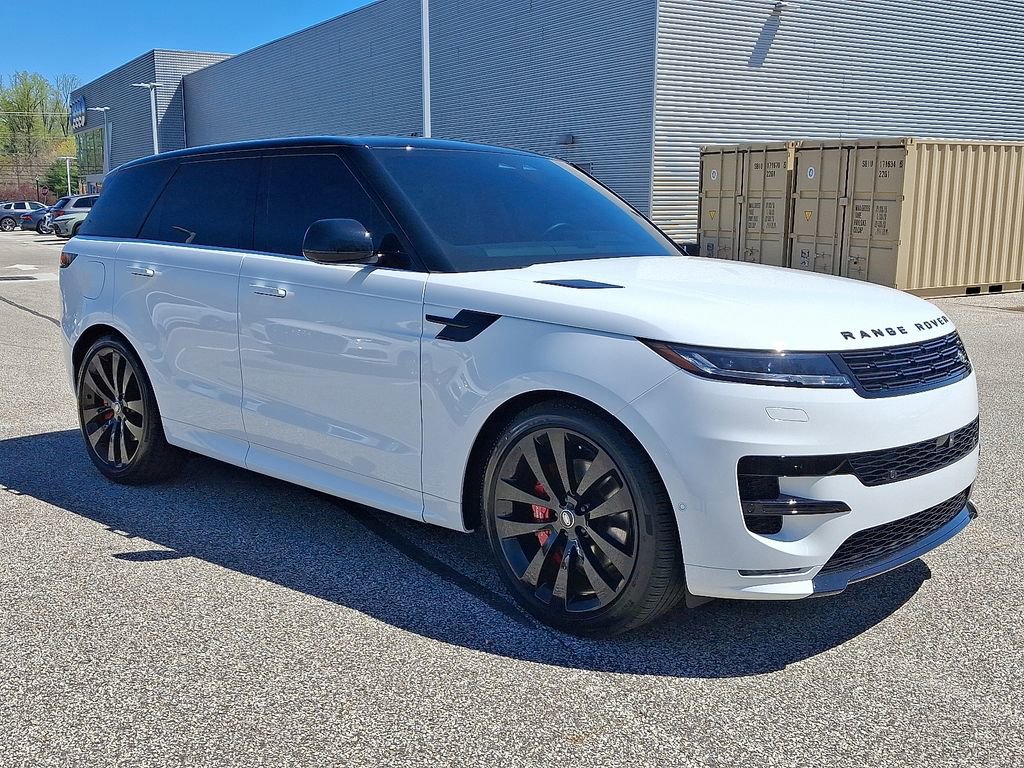 Used 2025 Land Rover Range Rover Sport Dynamic SE image 3