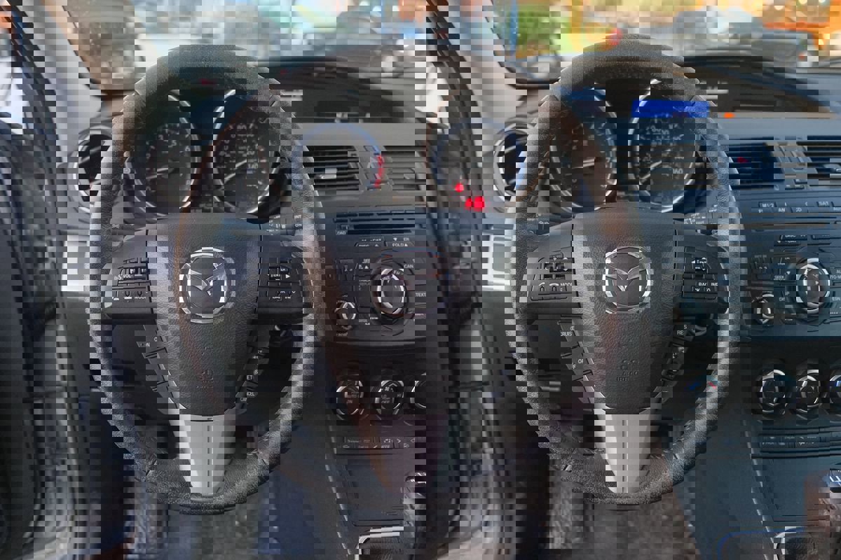 Used 2013 MAZDA MAZDA3 i Touring image 15